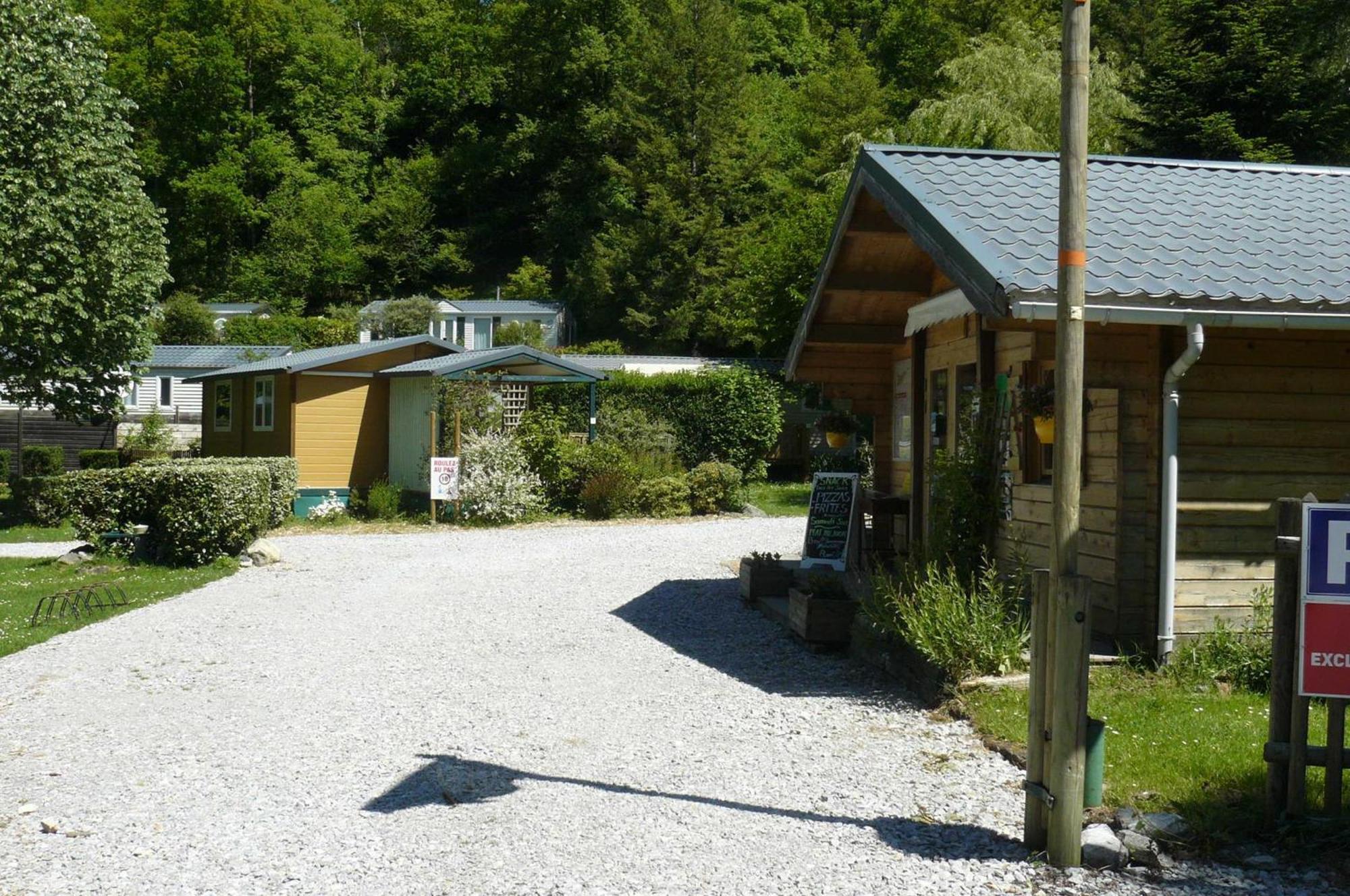 Camping Le Rey Louvie Juzon Esterno foto