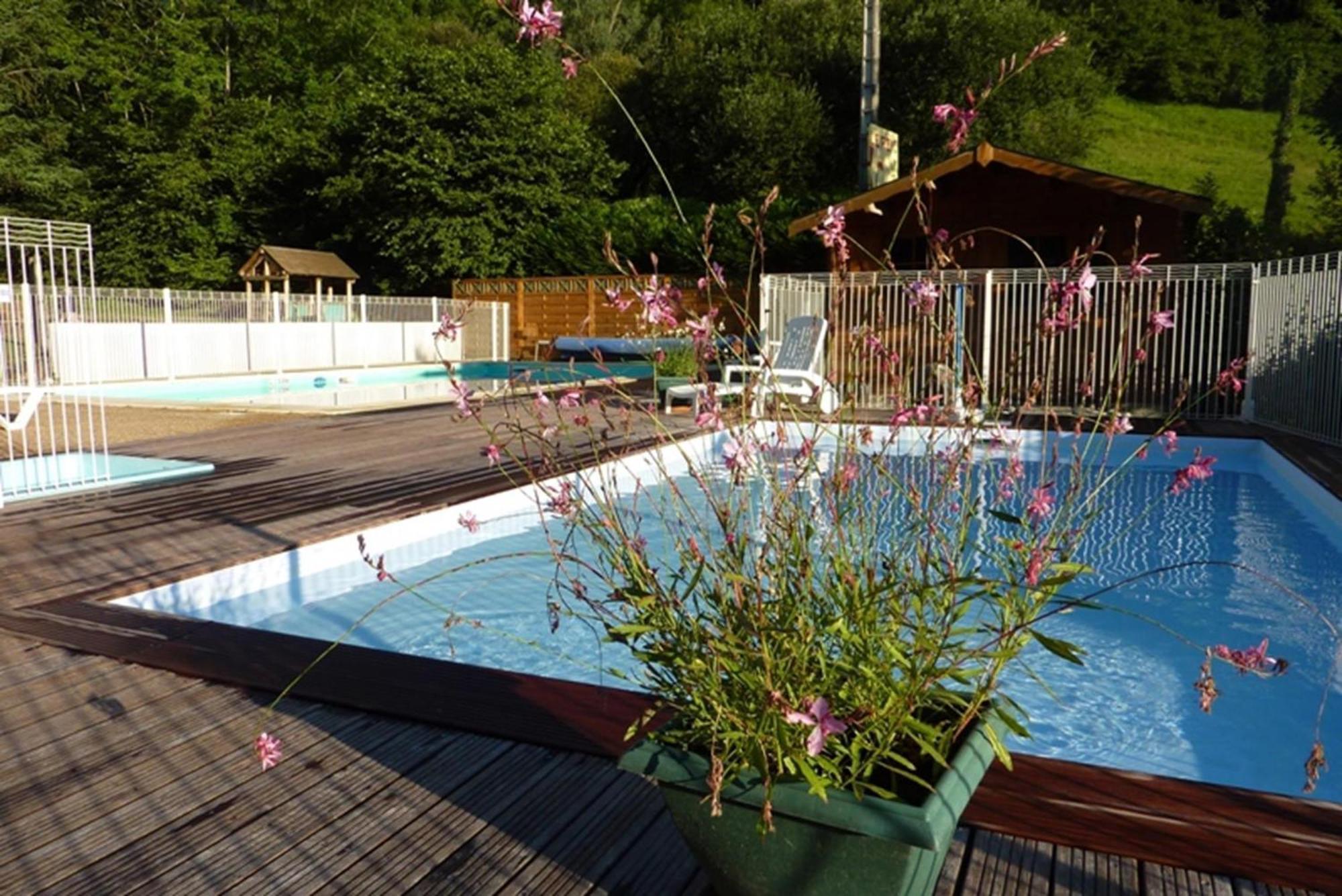Camping Le Rey Louvie Juzon Esterno foto