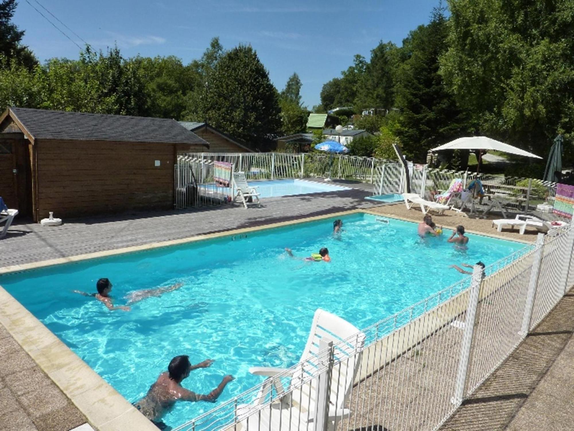 Camping Le Rey Louvie Juzon Esterno foto