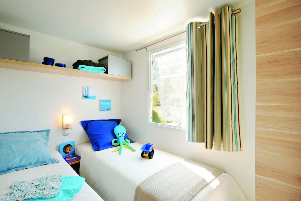 Camping Le Rey Louvie Juzon Camera foto