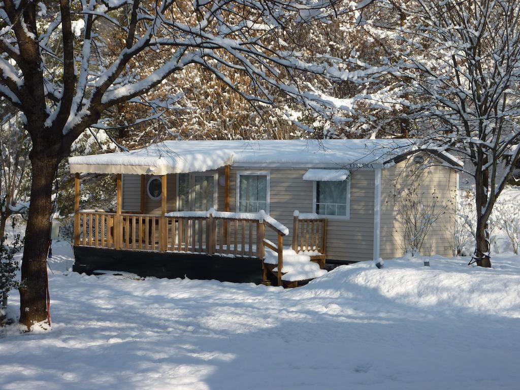 Camping Le Rey Louvie Juzon Camera foto