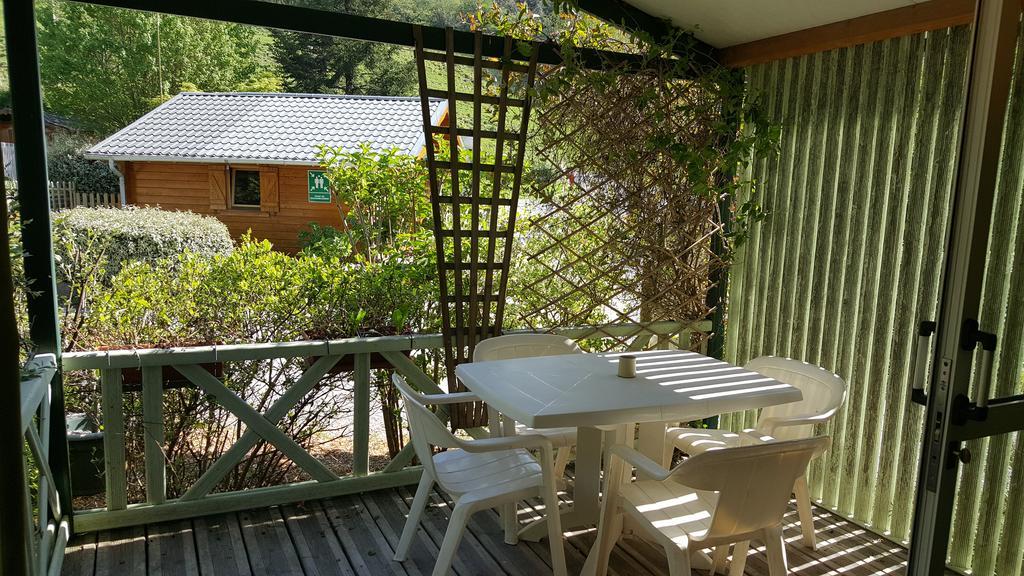 Camping Le Rey Louvie Juzon Esterno foto