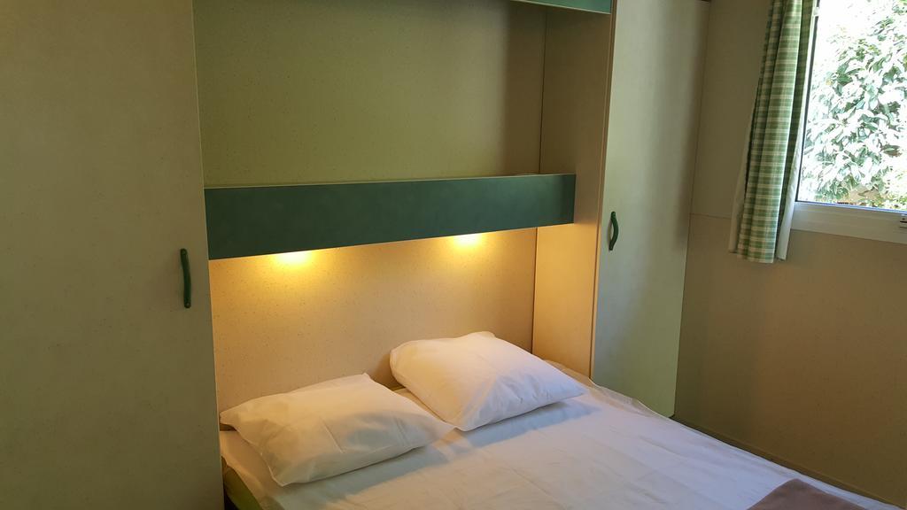 Camping Le Rey Louvie Juzon Esterno foto