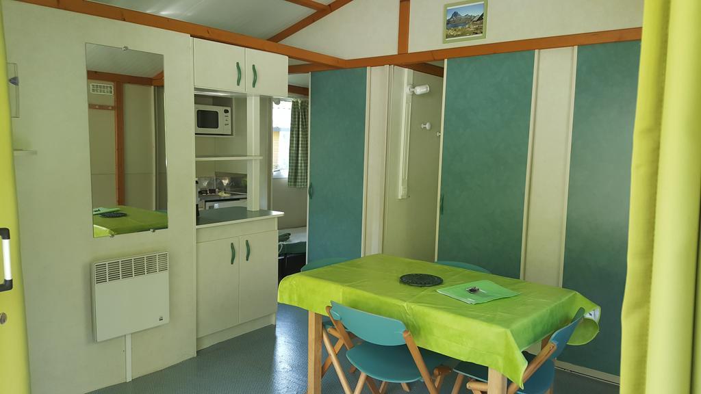Camping Le Rey Louvie Juzon Esterno foto