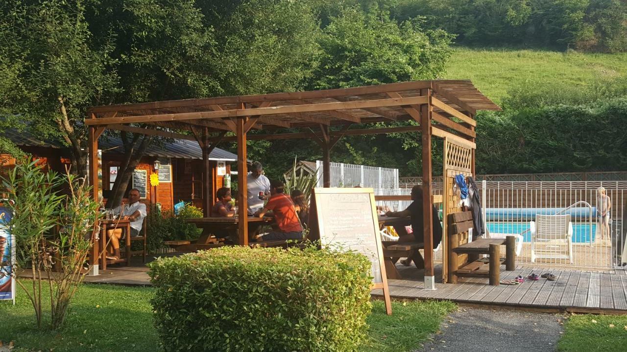 Camping Le Rey Louvie Juzon Esterno foto